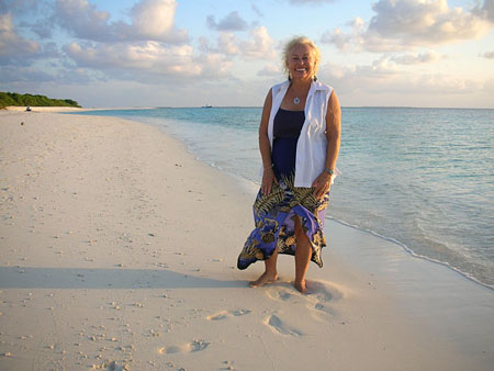 09 Lois on Beach, Uligan, Maldives